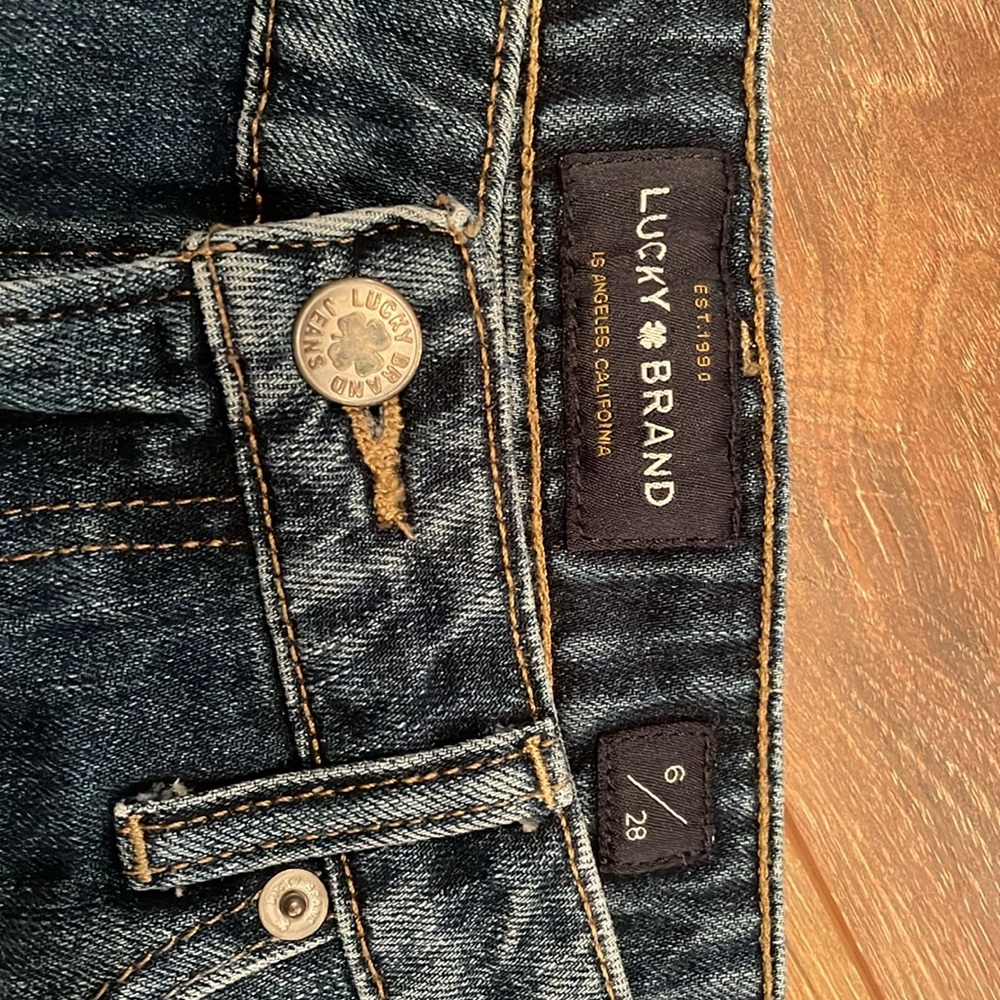 Like New Lucky Brand cutoff shorts sz 6 \ 28 - Picture 3 of 3